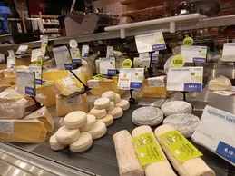 576-biocoop-saint-chamond-au-grand-bioneur-magasin-bio-fromage-charcuterie-coupe-service-traditionnel-lo.webp